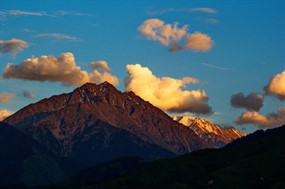 天空山脉景观图片